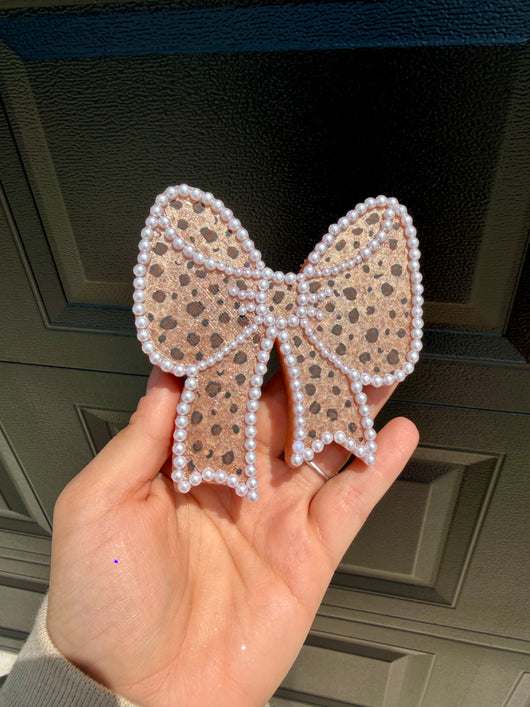 Leopard bow with pearls